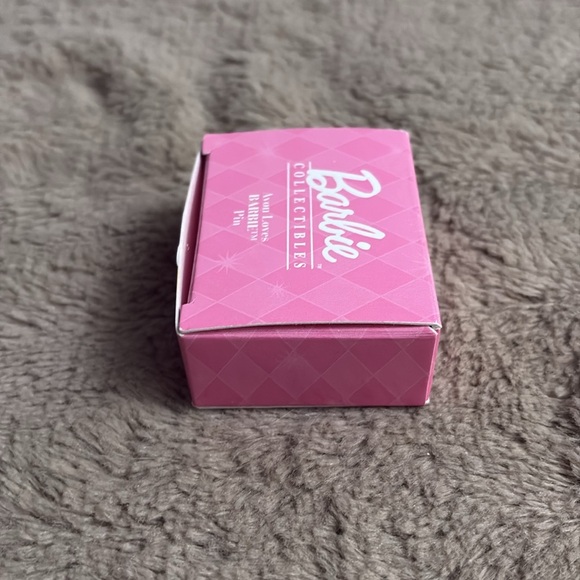 1998 Barbie Collectibles Avon Loves Barbie Pin - Picture 10 of 13